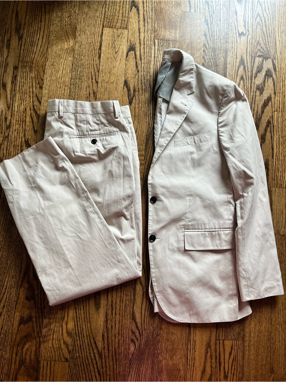 Club Monaco Grant Fit tan suit. Pants size 36.